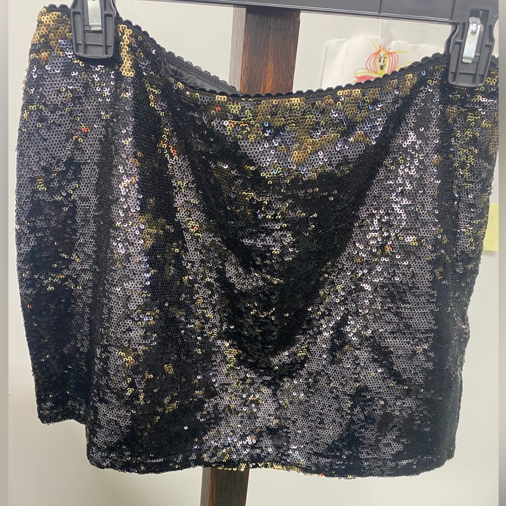 Womens M sequin black gold mini skirt.